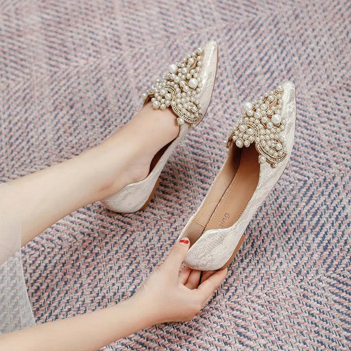 Drune | Elegante Ballerina mit Perlen
