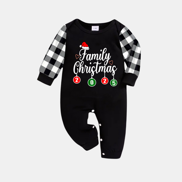 Drune | "Familienweihnachten" 2025 Schwarzes Langarmoberteil mit Schwarz-Weißen Karohosen Familienpassende Pyjamas