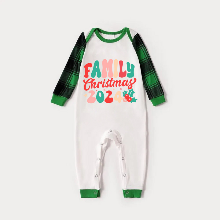 Drune | Weihnachten ‘Familienweihnachten 2024’ Buchstabenprint gemustert lässige Langarm-Sweatshirts grüne Kontrastoberteile und schwarze und grüne Karohosen Familienpassende Raglan-Langarm-Pyjama-Sets mit Hundebandana