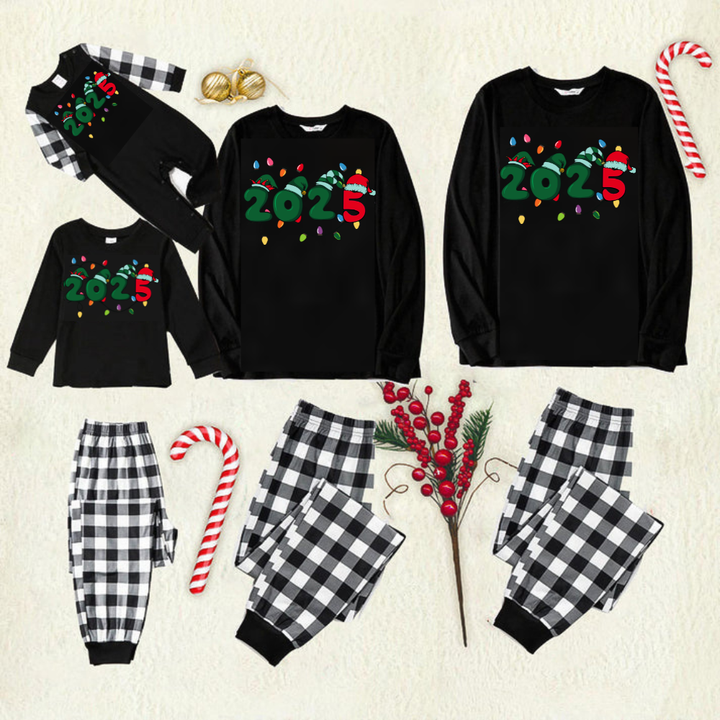 Drune | Weihnachten "2025" Briefdruck Schwarzes Langarmshirt mit Schwarz-Weißkarierten Hosen Familienpassende Pyjamas