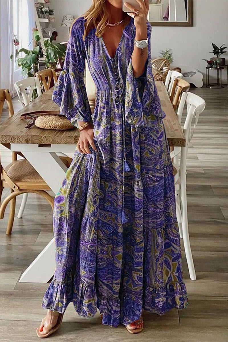 bohemian kleid mit v-ausschnitt und trompetärmeln