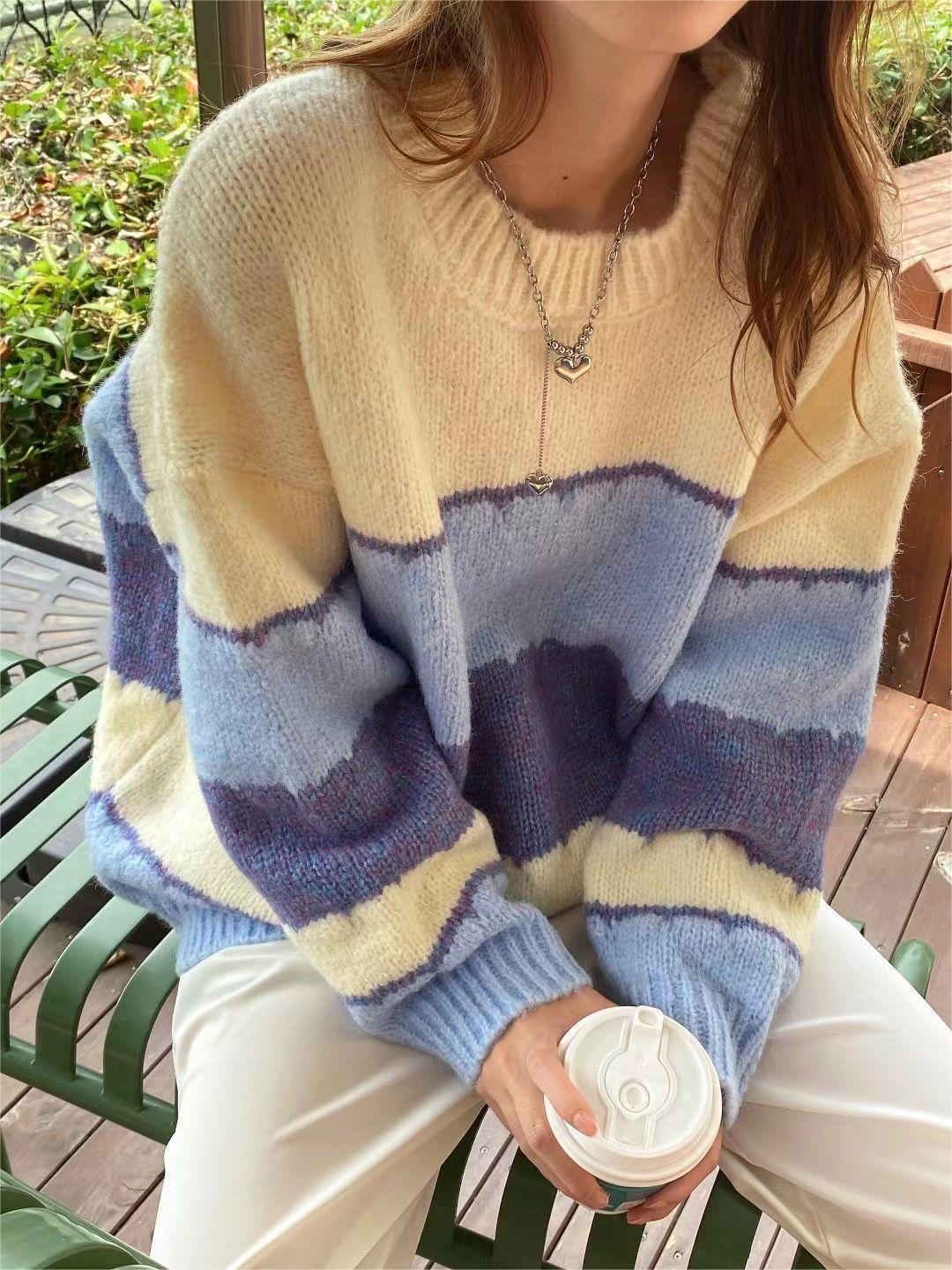Drune | gestreiftes Sweatshirt mit Rundhalsausschnitt