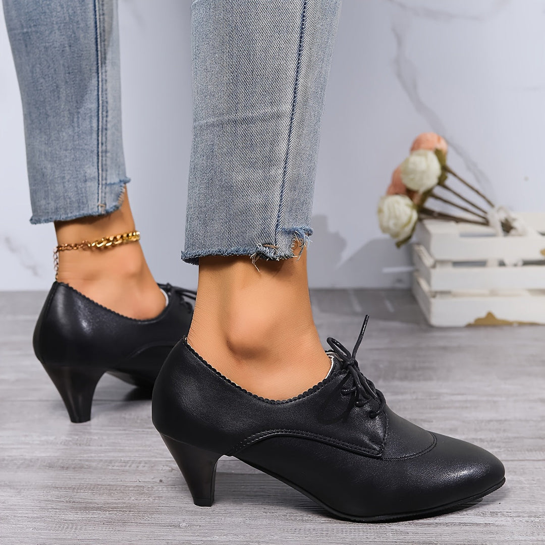 Drune | Schwarze Spitze Damenschuhe Mit Bequemen Mittelabsätzen
