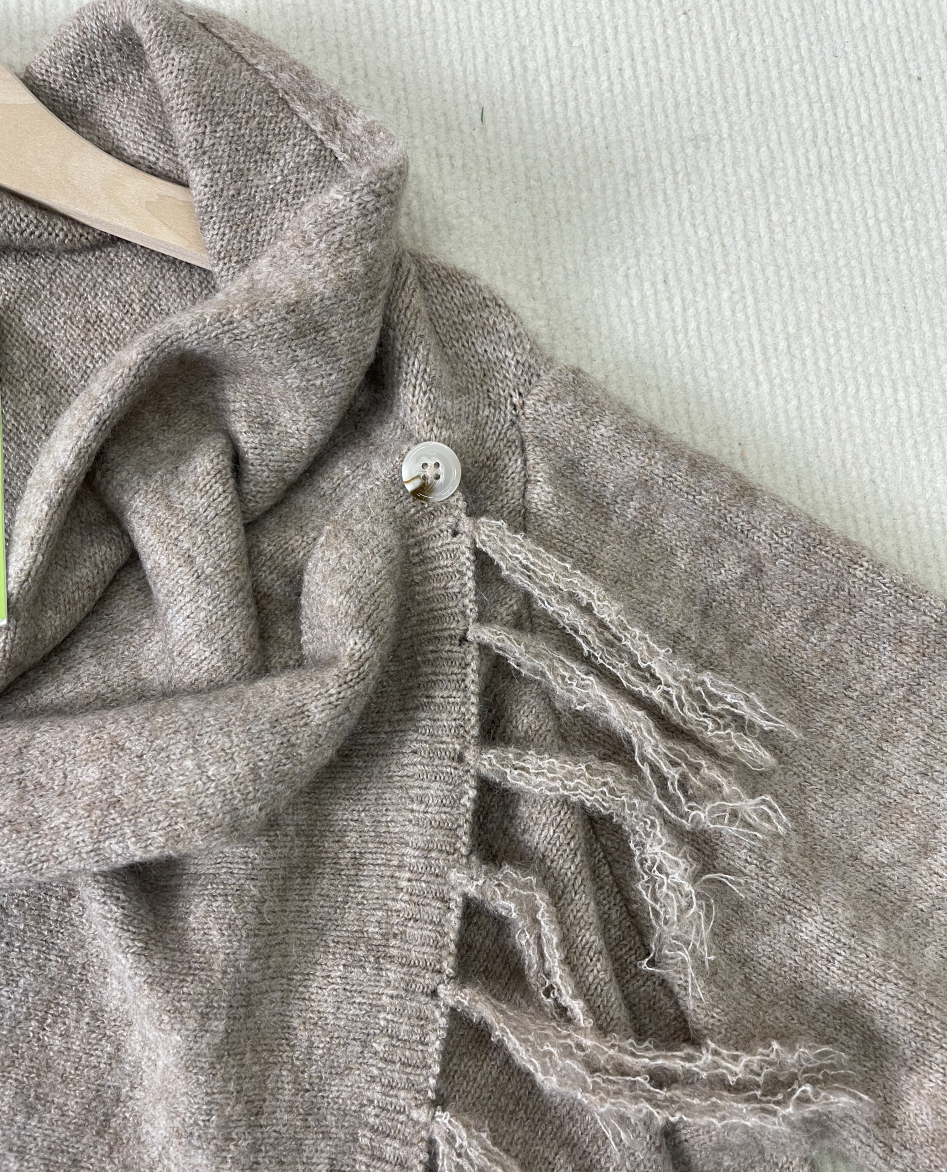 Drune | Pullover Mit Fransen Und V-Ausschnitt Design