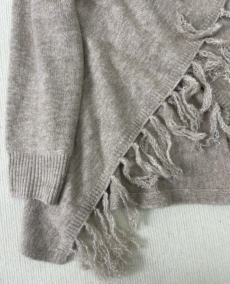 Drune | Pullover mit Fransen und V-Ausschnitt
