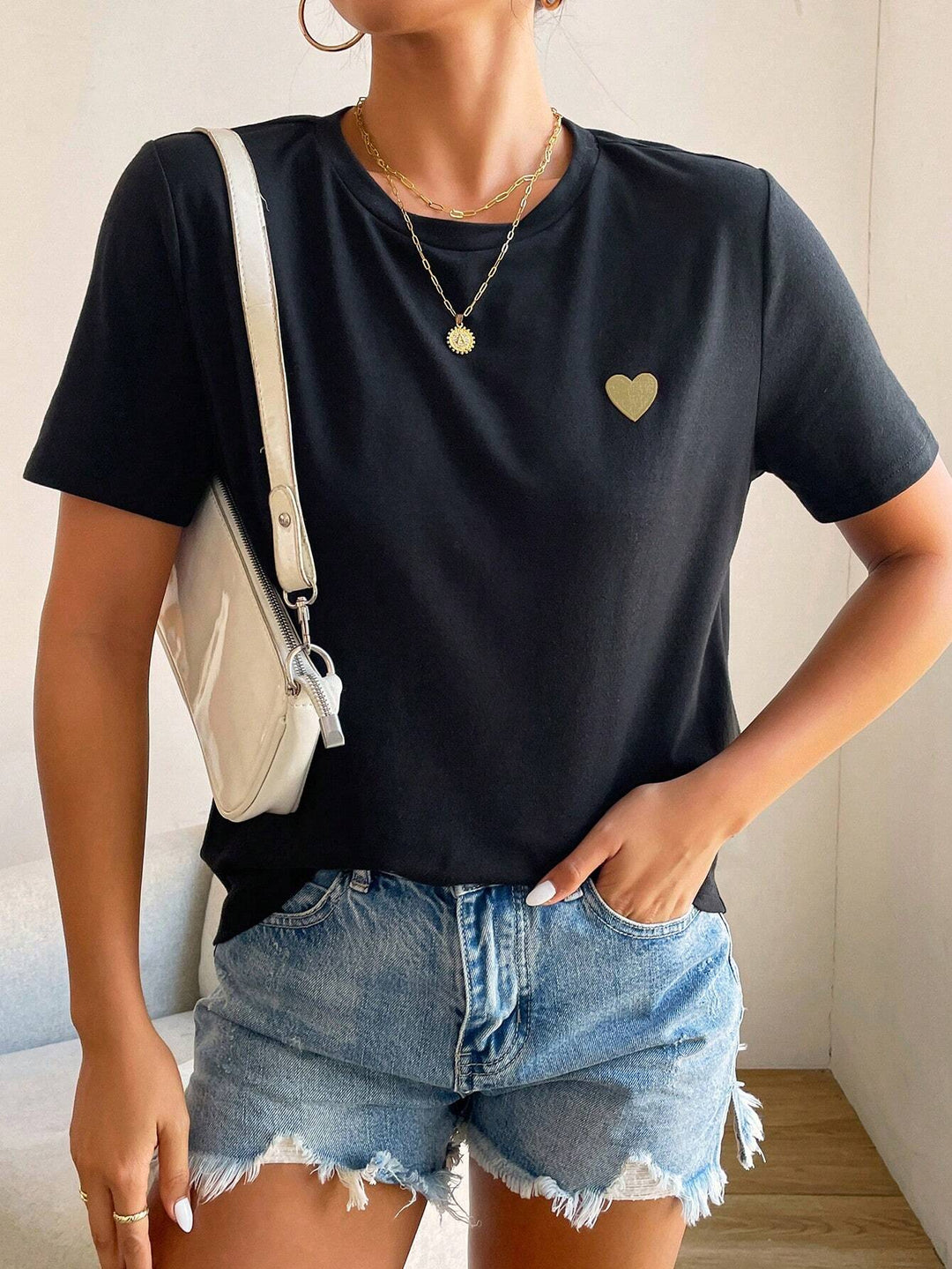 Drune | Damen T-Shirt Mit Herz Detail Minimalistisch, Lässig & Kombinationsstark