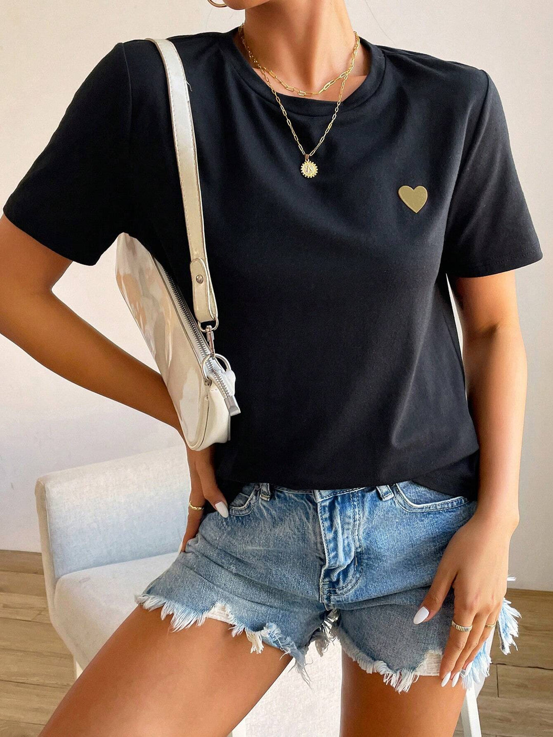 Drune | Damen T-Shirt Mit Herz Detail Minimalistisch, Lässig & Kombinationsstark