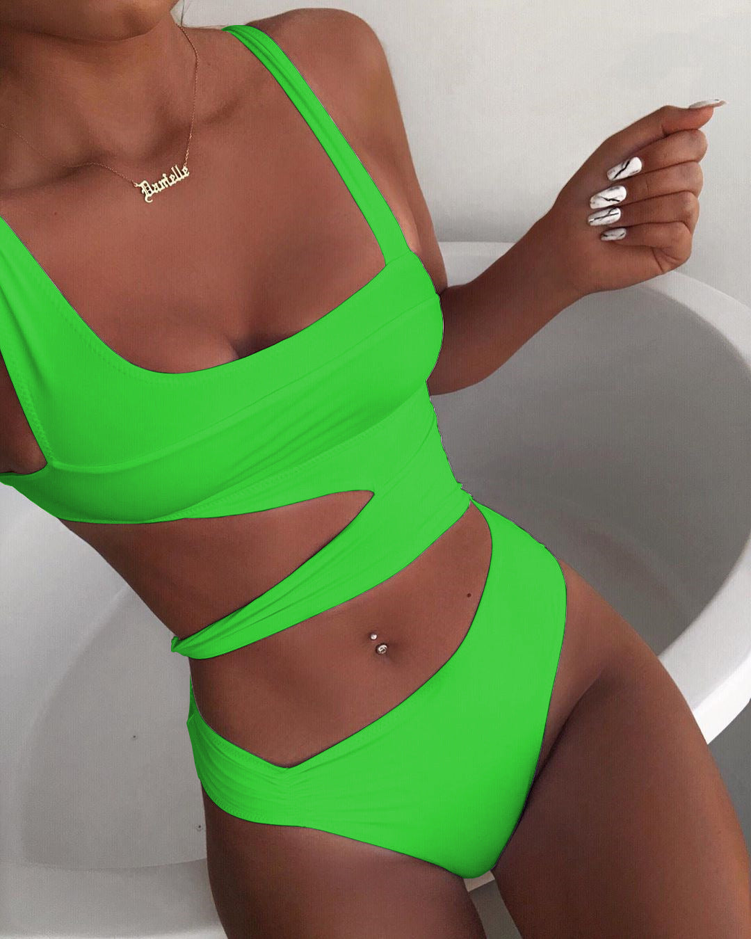 Damen Einteiler Badeanzug mit raffinierten Cut-Outs und modernem Design Drune