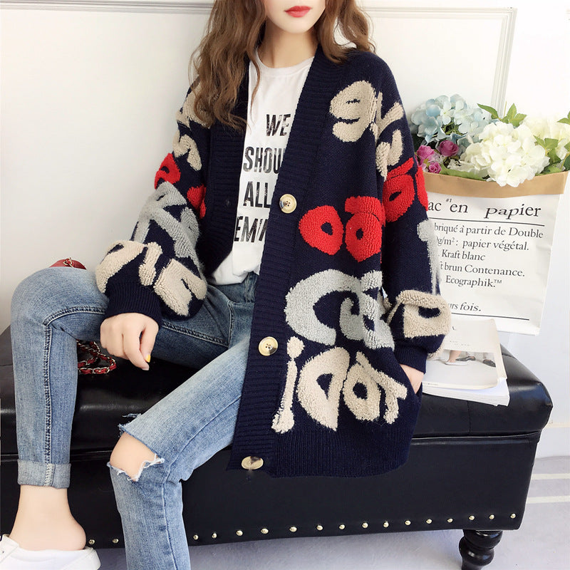 Damen Strickjacke mit einzigartigen 3D-Details und großen Knöpfen Drune