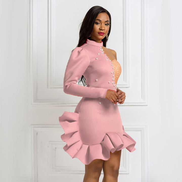 Damen figurbetontes Kleid mit innovativem asymmetrischen Design und Rüschen Drune