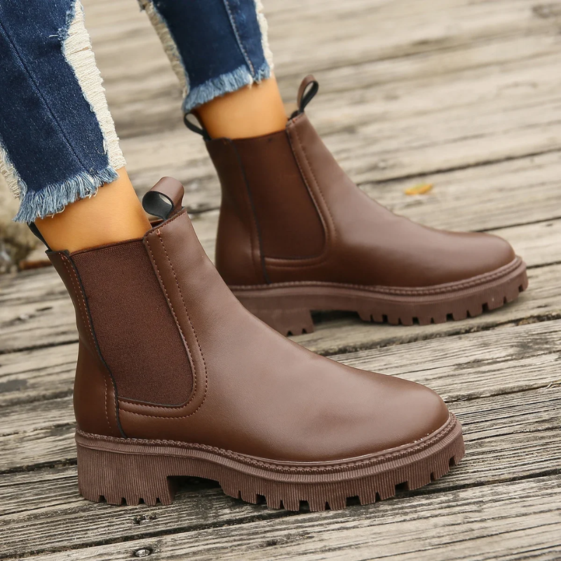Drune | Damen Chelsea Boots aus Leder mit Zugschlaufen