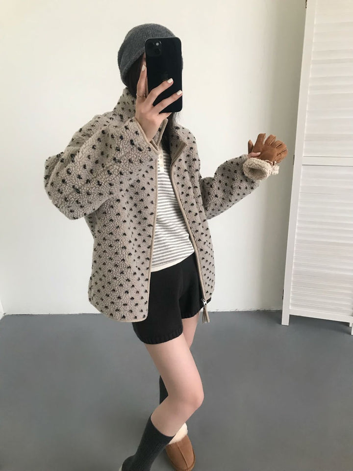 Gepunktete Lammfleece-Jacke mit Reißverschluss