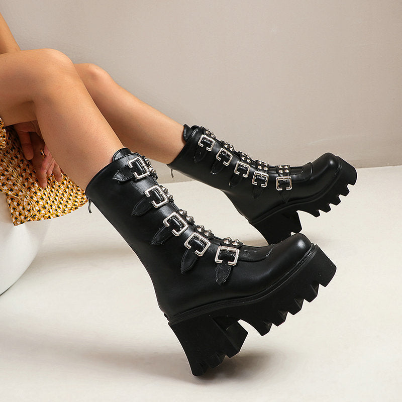 Damen Schaftstiefel mit Plateau, Mehrfachschnallen, Spikes und robuster Lugsohle Drune