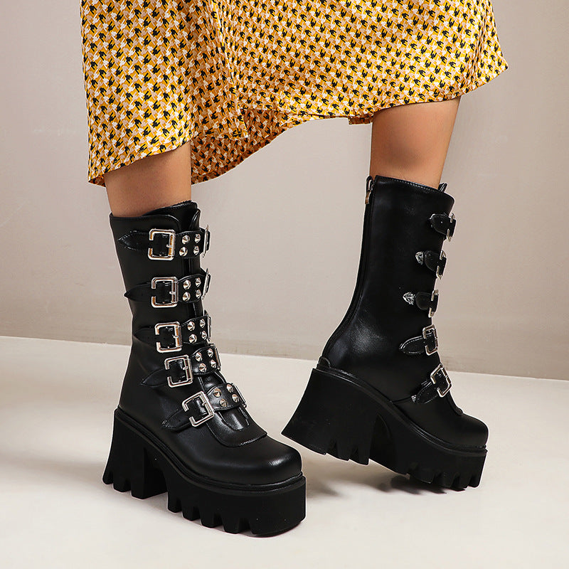 Damen Schaftstiefel mit Plateau, Mehrfachschnallen, Spikes und robuster Lugsohle Drune