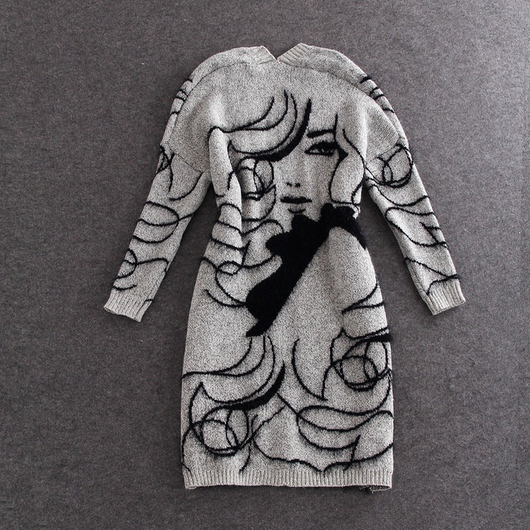 Damen Strickkleid mit künstlerischem Design und eleganter Silhouette Drune