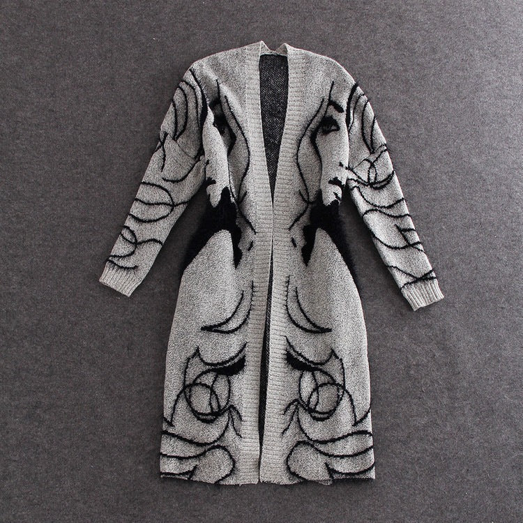 Damen Strickkleid mit künstlerischem Design und eleganter Silhouette Drune