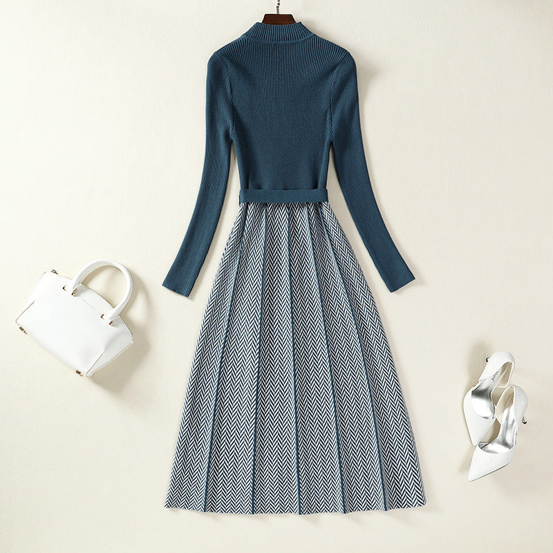 Damen Strickkleid mit tailliertem Oberteil und schwingendem Rock Drune