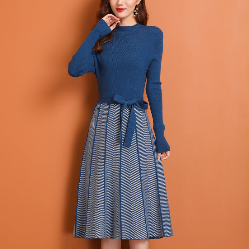Damen Strickkleid mit tailliertem Oberteil und schwingendem Rock Drune