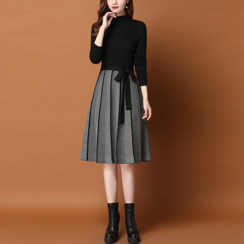 Damen Strickkleid mit tailliertem Oberteil und schwingendem Rock Drune