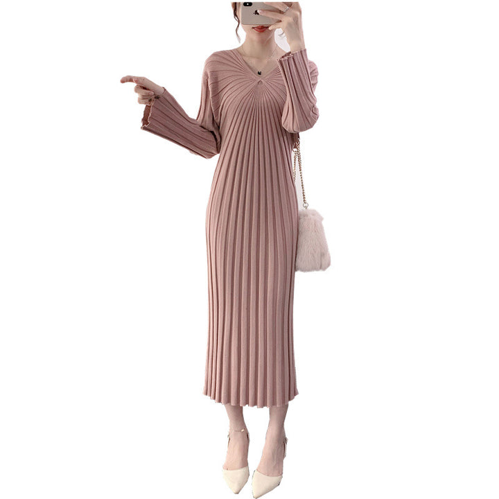 Damen Langstrickkleid mit eleganter Plissierung und V-Ausschnitt Drune