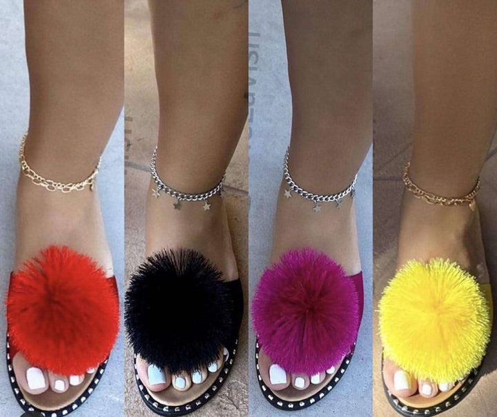 Damen nan Pompon-Pantolette mit softem Kunstfellball, Nietenrand und rutschfester Laufsohle Drune