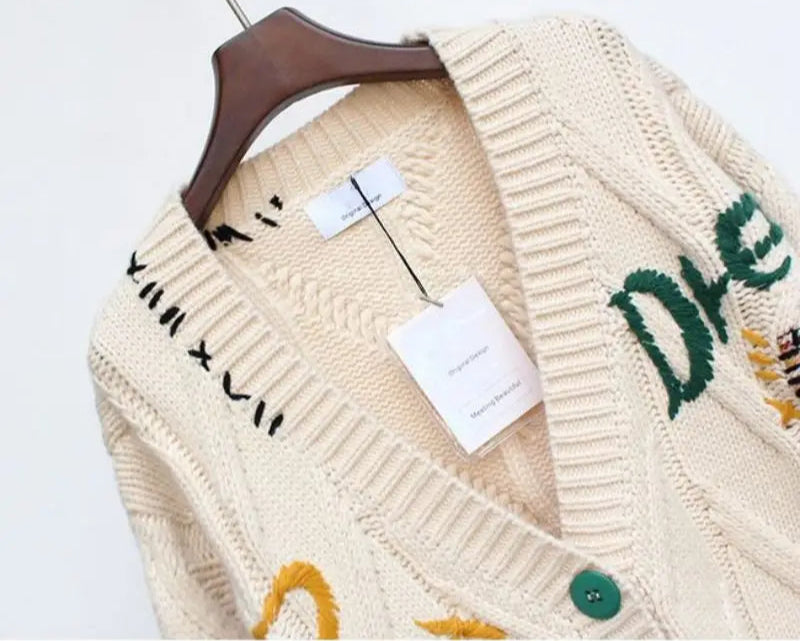 Drune | Strick V-Ausschnitt Damenjacke mit Stickerei