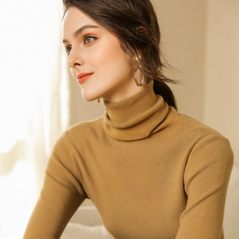 Schmal geschnittener Rollkragen-Strickpullover