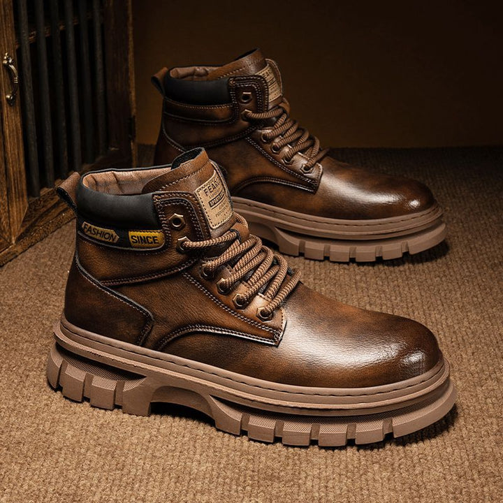 Moderne Herren-Stiefel im englischen Stil