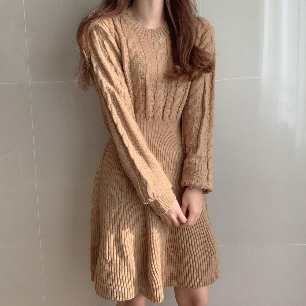 Damen Strickkleid mit Zopfmuster und taillierter Passform Drune