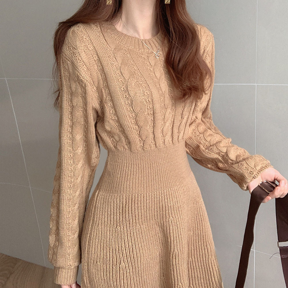 Damen Strickkleid mit Zopfmuster und taillierter Passform Drune