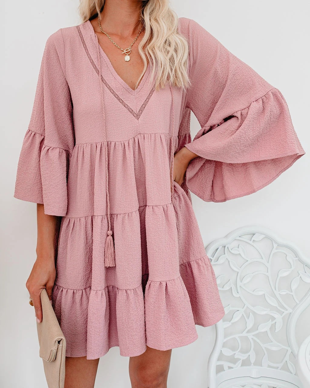 Damen Gestuftes Volantkleid mit V‑Ausschnitt, Quastenband und Glockenärmeln Drune