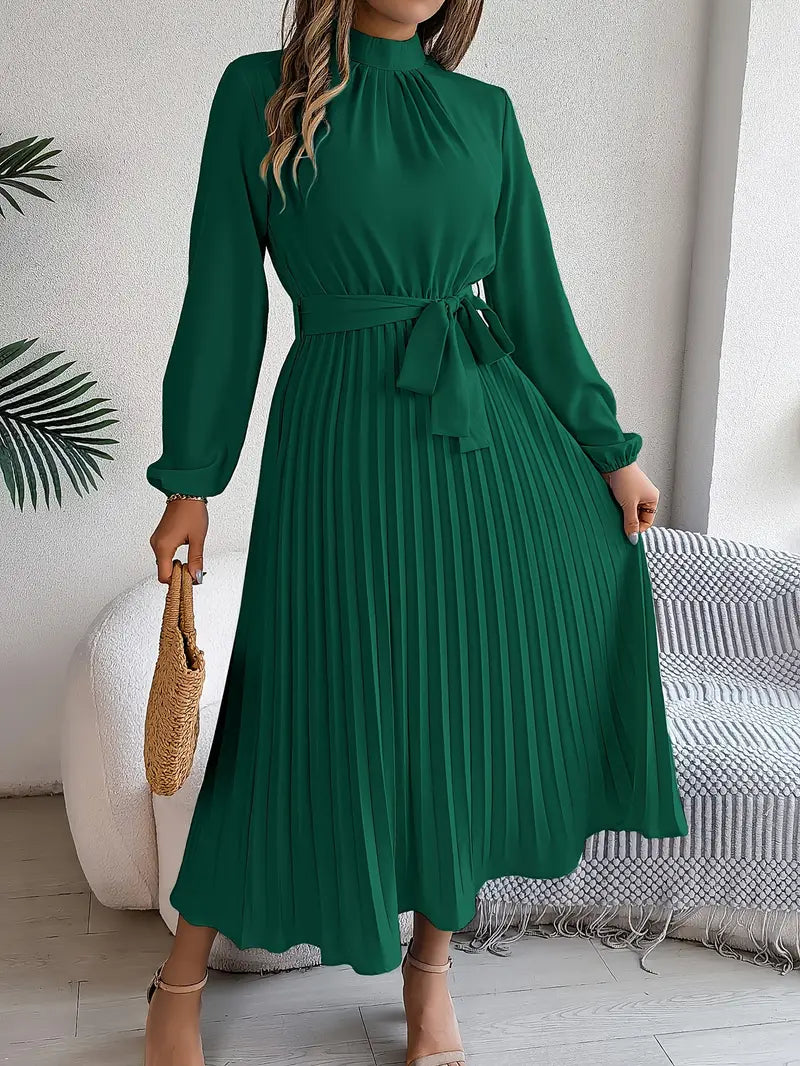 Drune | Schlichtes Kleid mit Stehkragen und Plissiertem Gürtel