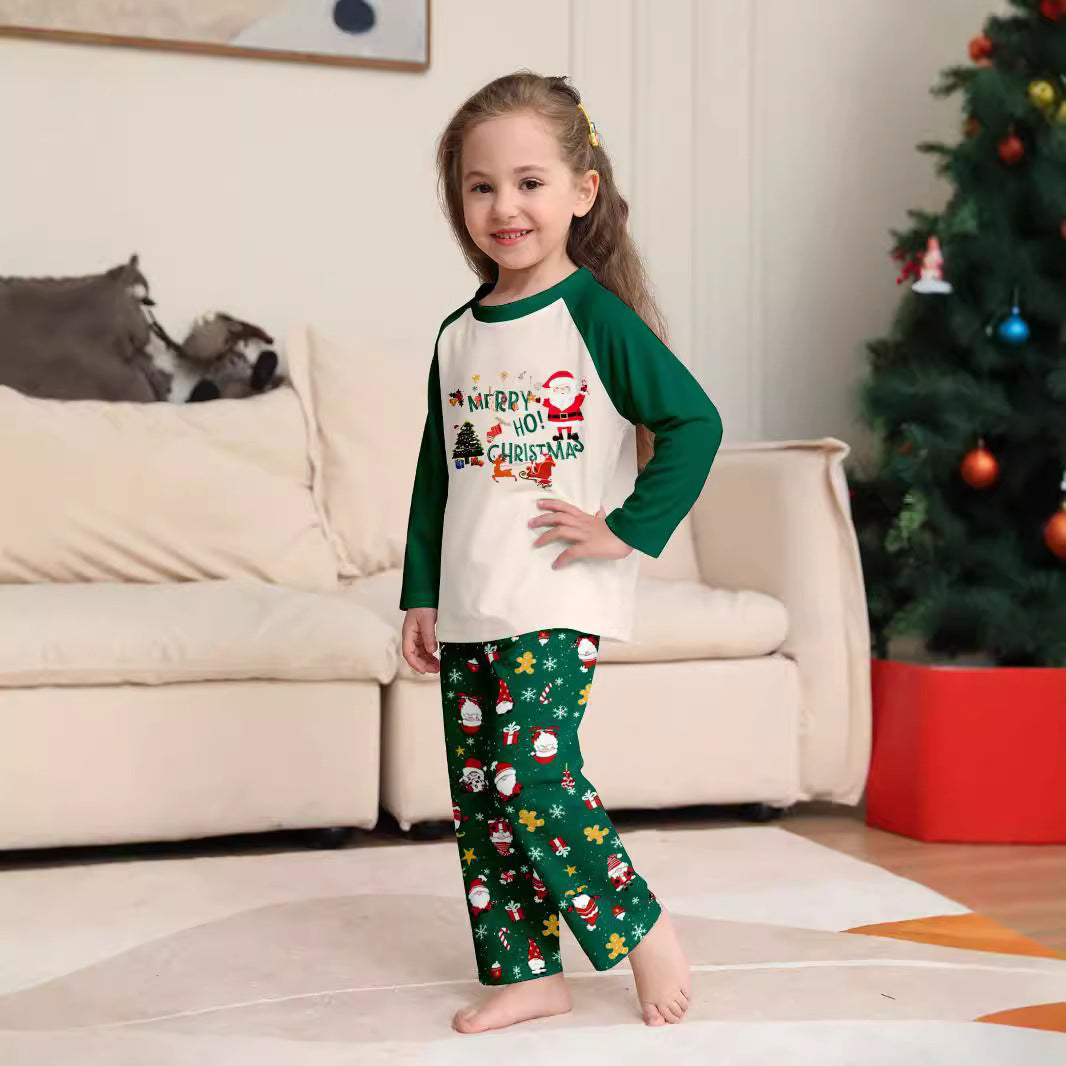 Weihnachts-Familien-Schlafanzug mit Schneeflocken und Weihnachtsmann
