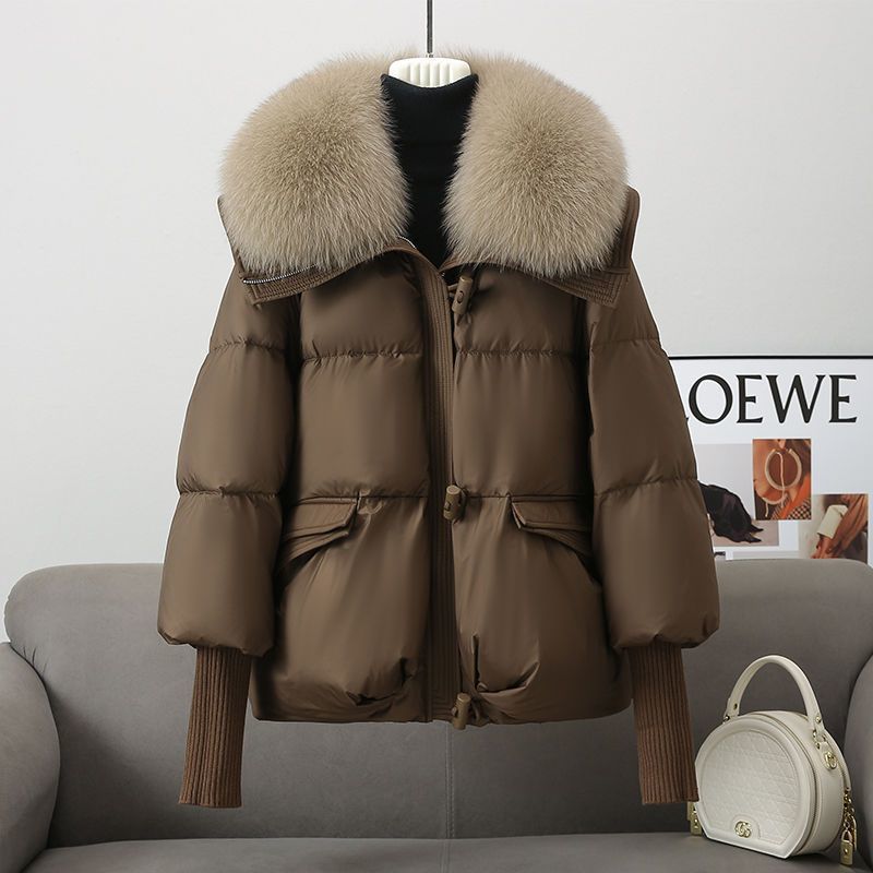 Kurze Damen-Winterjacke mit Webpelzkragen, wattiert