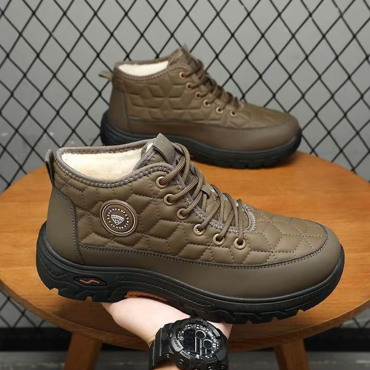 Gefütterte Herren-Winterstiefel mit dicker Sohle