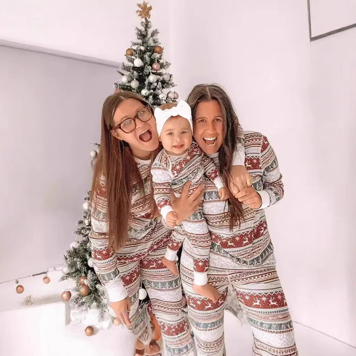 Weihnachts-Schlafanzug-Set für die ganze Familie