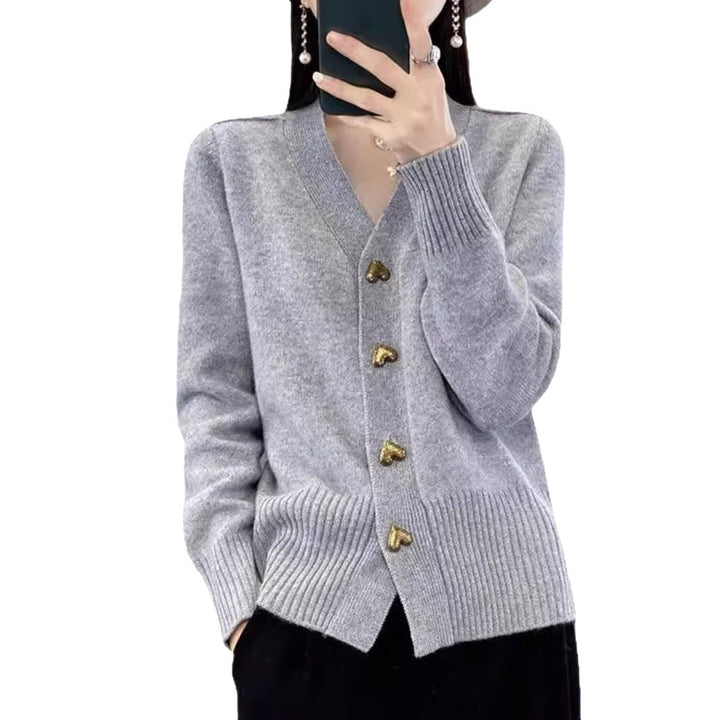 Damen-Strickjacke mit V-Ausschnitt und Herzknöpfen