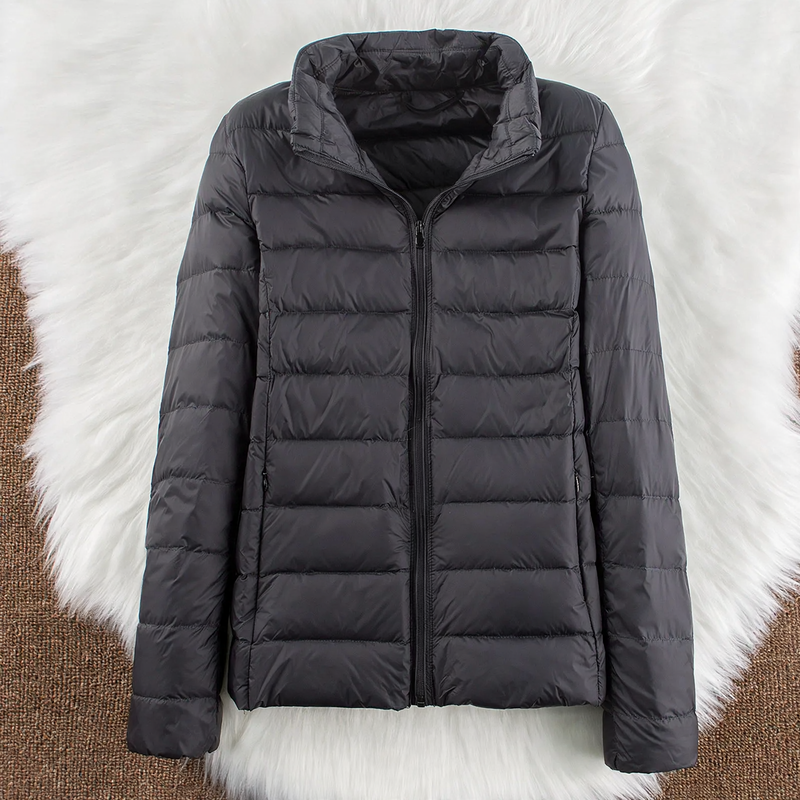 Leichte Damen-Daunenjacke mit Kapuze und Stehkragen