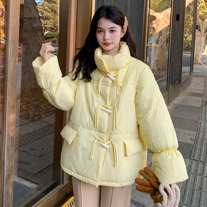 Kurze Damen-Steppjacke im Oversize-Look mit Knebelknöpfen