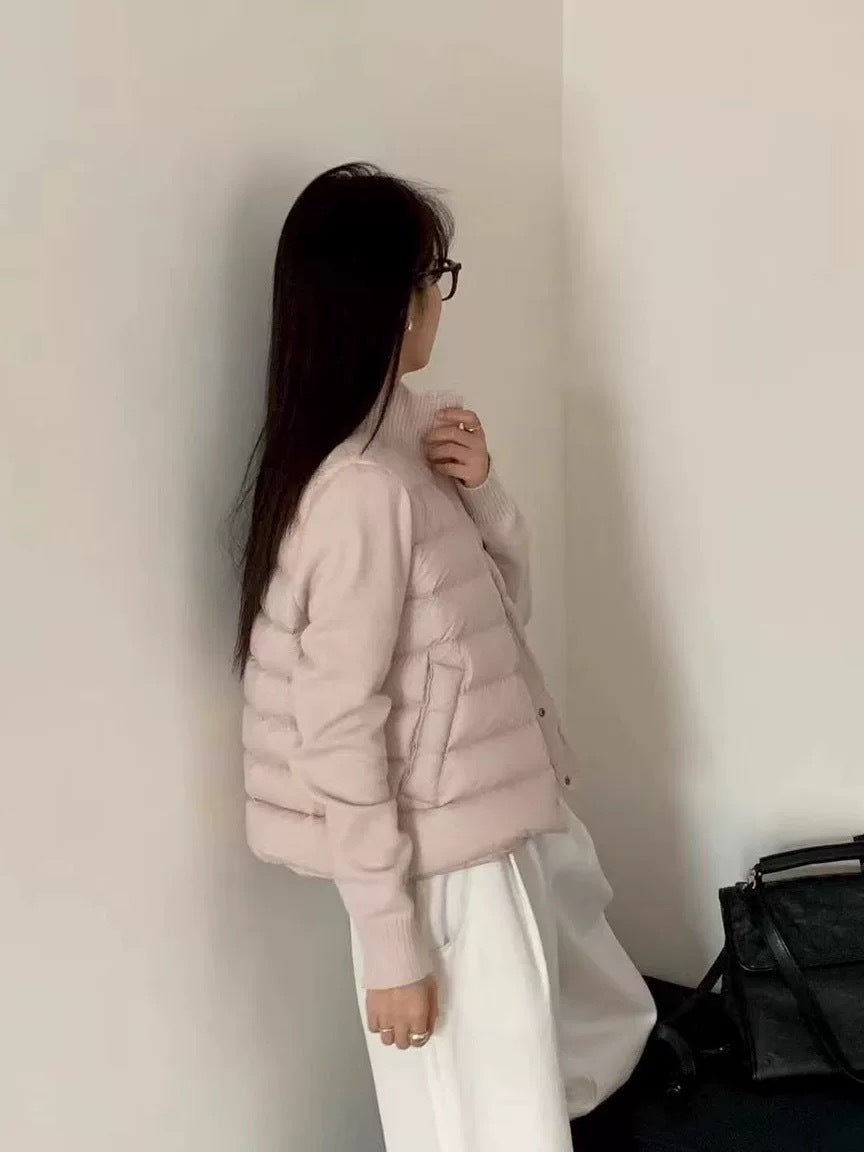 Kurze Damen-Daunenjacke mit Strickärmeln