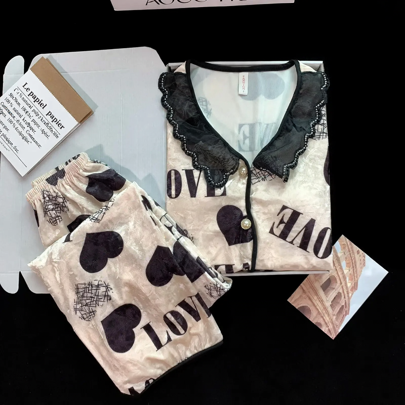 Damen-Pyjama-Set aus Samt, mit Brustpolstern