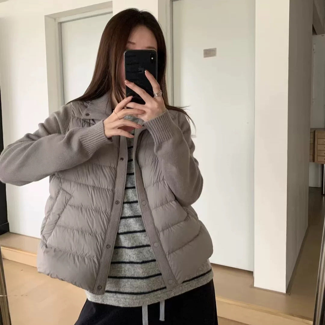 Kurze Damen-Daunenjacke mit Strickärmeln