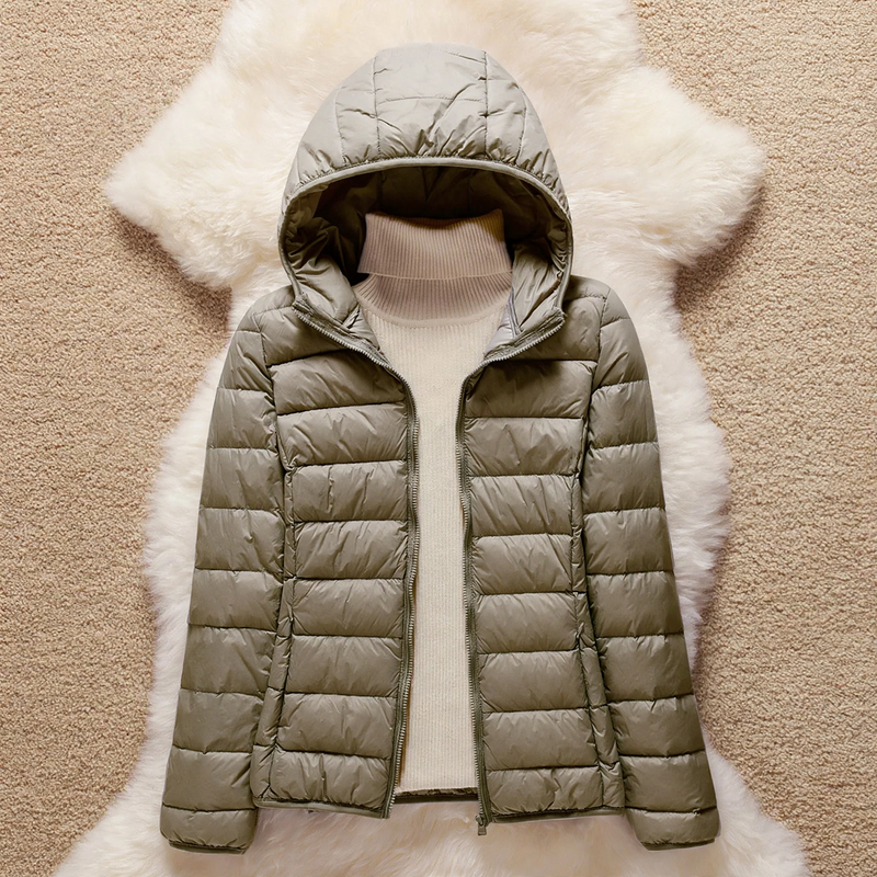 Leichte Damen-Daunenjacke mit Kapuze und Stehkragen