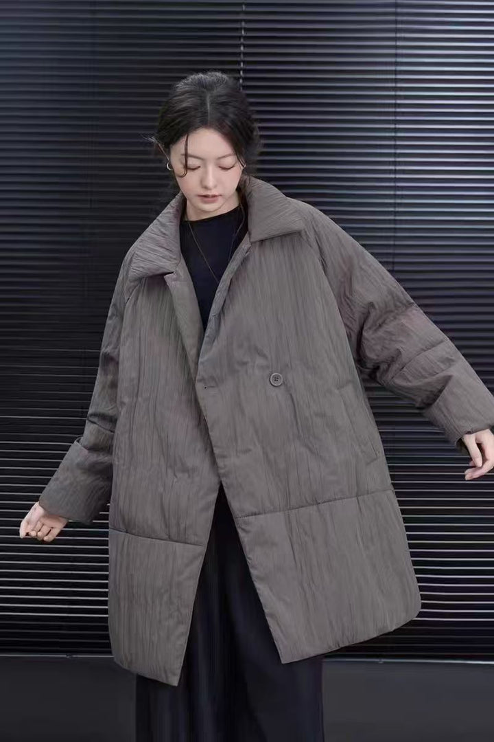 Mittellange Daunenjacke mit Revers, Weißentendaunen