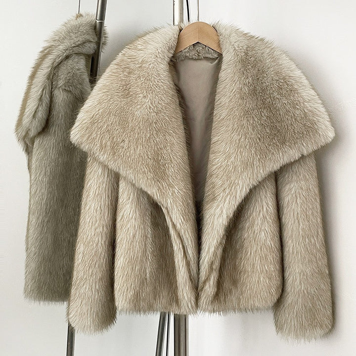 Elegante Kunstpelzjacke mit großem Revers