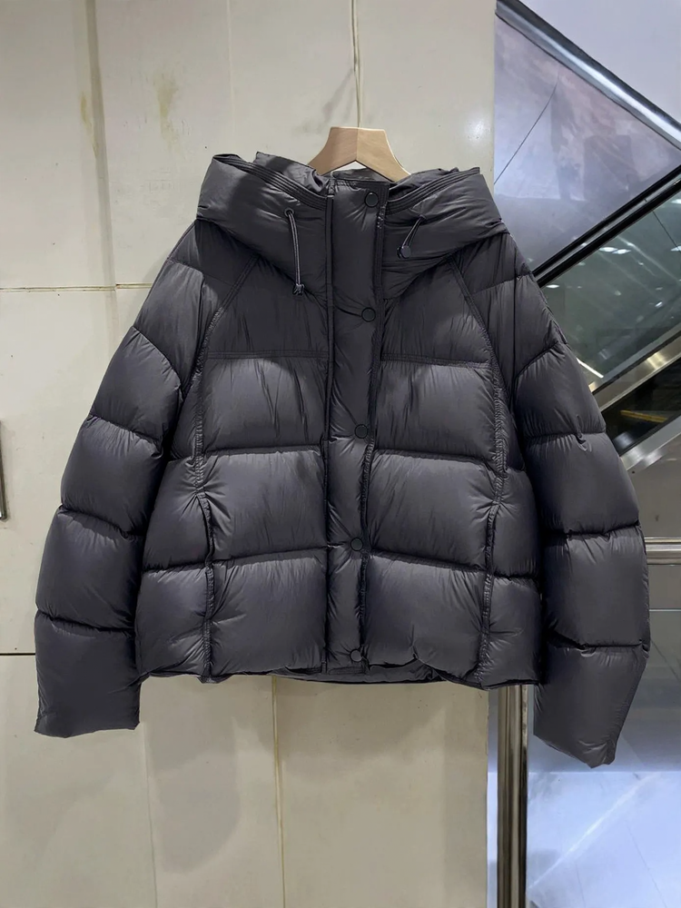 Kurze Damen-Steppjacke mit Kapuze, wattiert