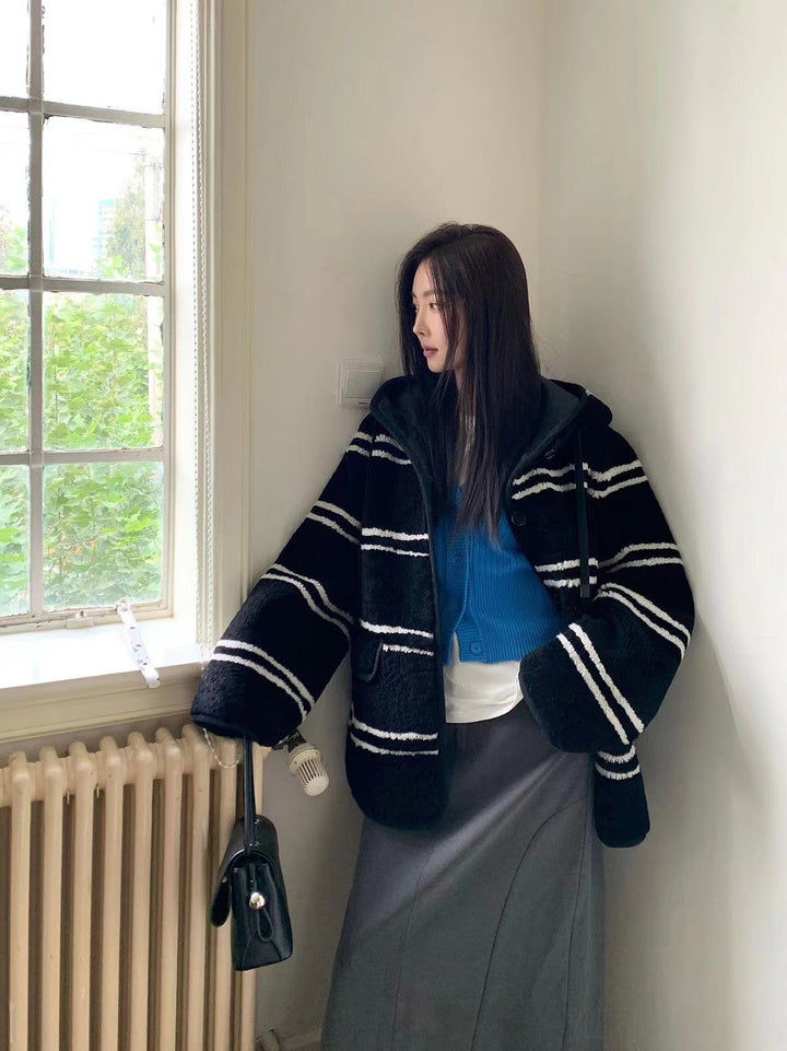 Lammfleece-Mantel mit Kapuze und Streifenmuster