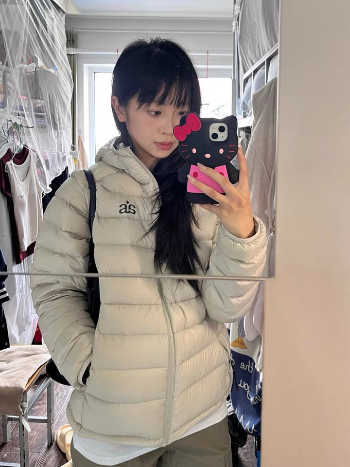 Kurze Daunenjacke mit Kapuze und Print