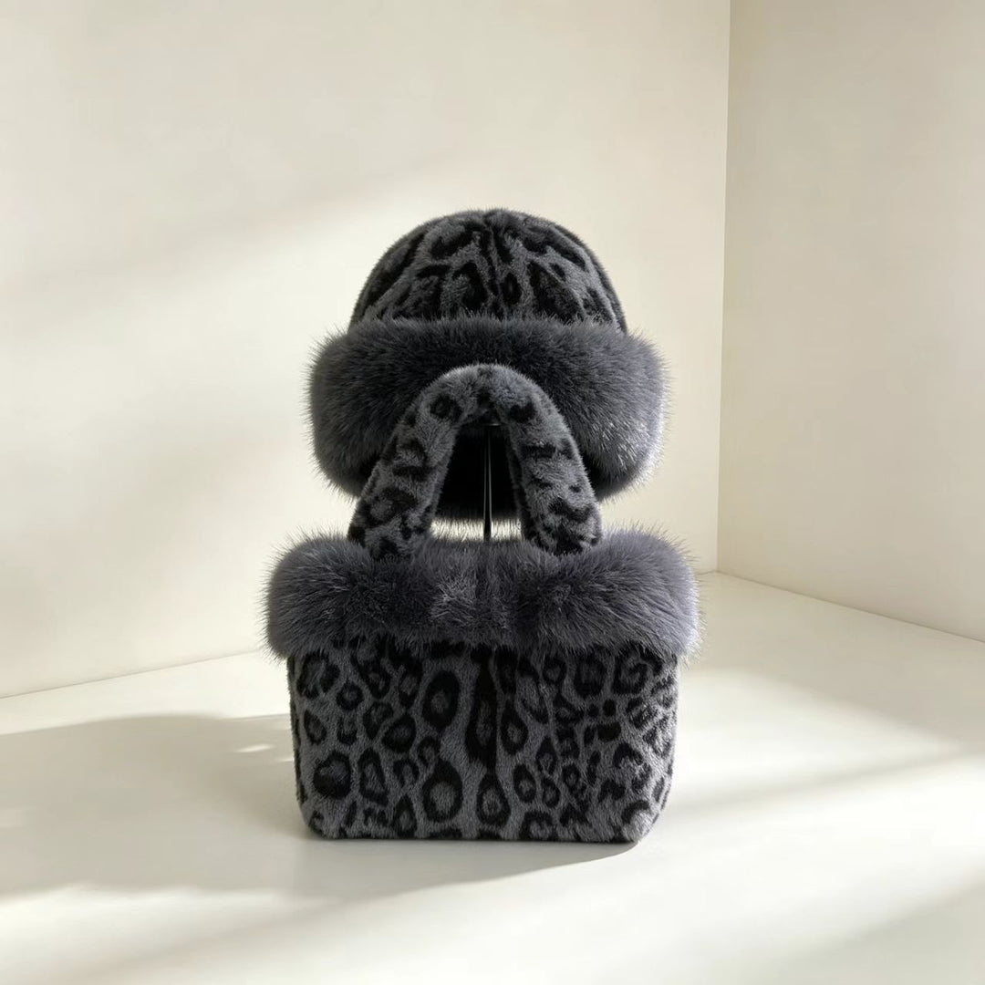 Winter-Set: Handtasche und Mütze im Leoparden-Design