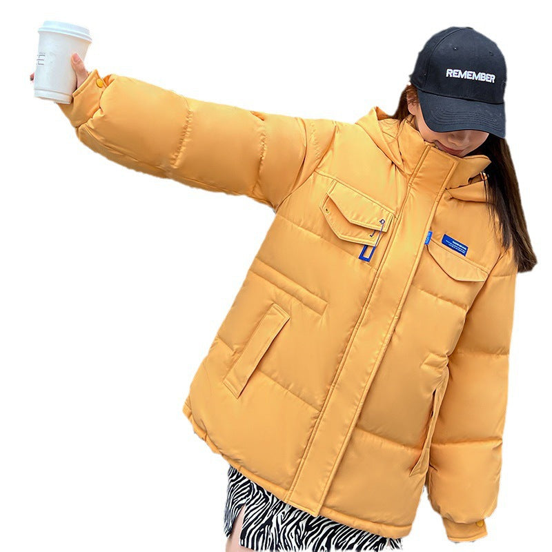 Kurze Damen-Winterjacke in modischem Design